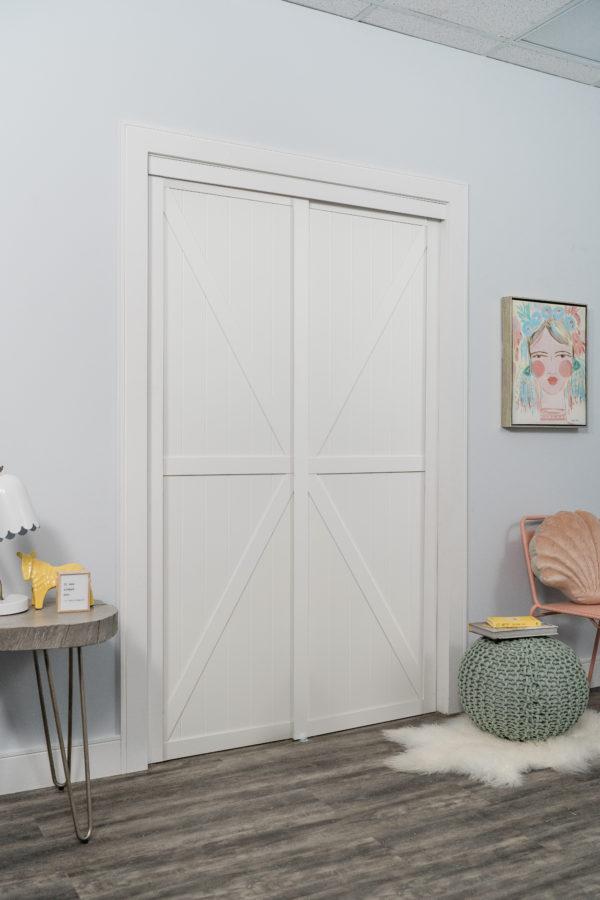 Trident Pure White Lifestyle Closed