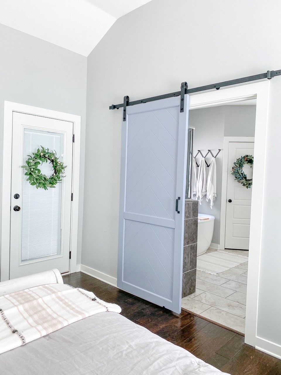 Gatsby Chevron 2-Panel Shaker Design with Matte Black Mix & Match Hardware Kit for Jennifer Newhouse Gatsby Chevron 2-Panel Shaker Design with Matte Black Mix & Match Hardware Kit for Jennifer Newhouse